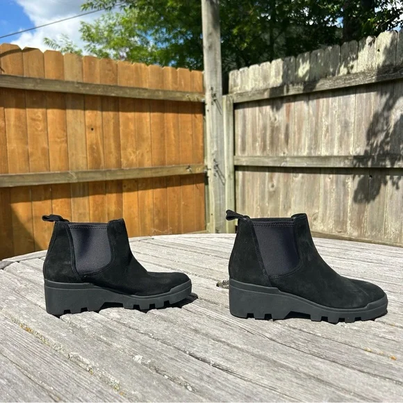 Eileen Fisher Splash‎ Waterproof Suede Chelsea Bootie in Black, size 5.5