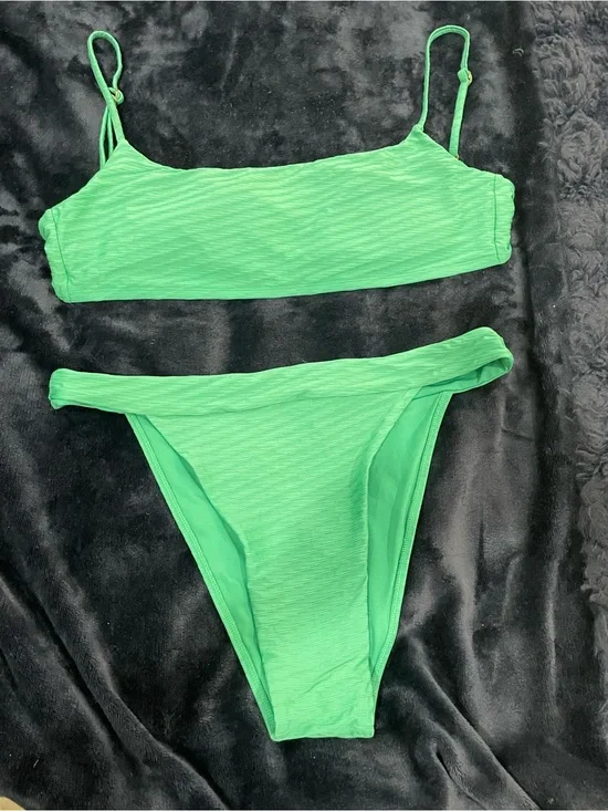 Monday Swimwear Bikini: Bahama Top (V/L) Argentina Bottom (V/8-12) NWOT, green