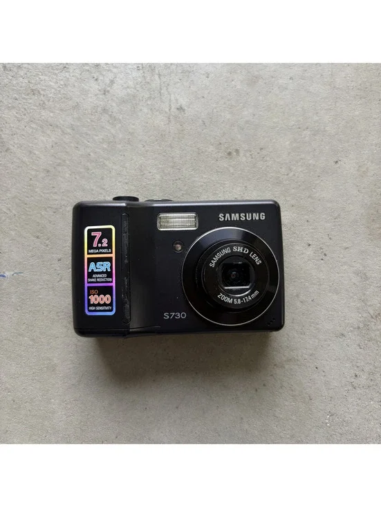 Samsung S730 Digital Camera 7.2 Megapixels Compact Point and