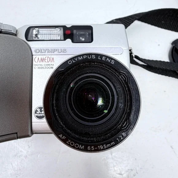 Olympus Camedia C-3020 Zoom Digital Camera 3.2MP Silver Vintage Y2K Digicam