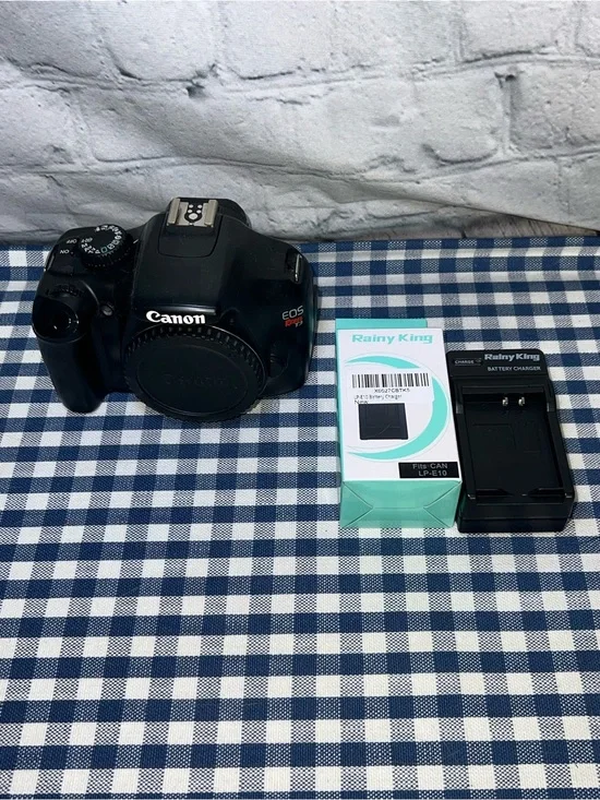 Canon Rebel T3 12.2 MP Digital Camera Body Only Battery & Charger 💯 EUC