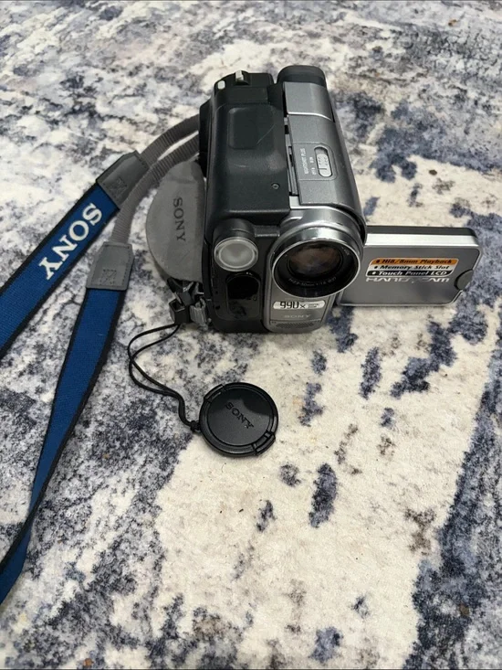 Sony Handycam DCR-TRV480 Digital8 NTSC Camcorder Nightshot Battery Untested