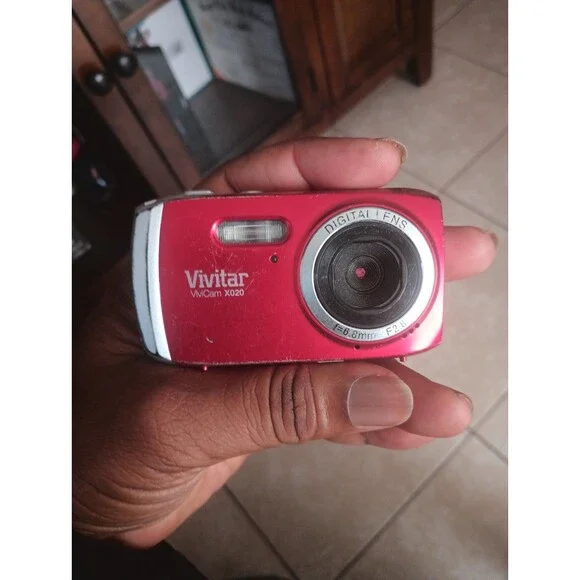 Vivitar ViviCam X020 Camera • 10.1 Mega Pixels • Auto Flash • 4x digital zoom