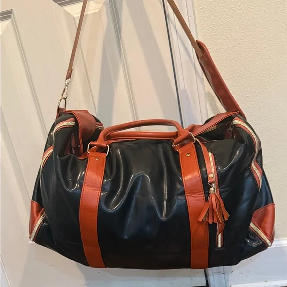 Elegant Retro Black and Tan Travel Duffle