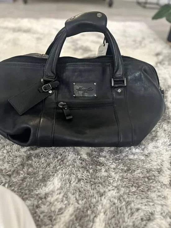 Kenneth Cole Black Duffle/Overnight Bag in Genuine Leather