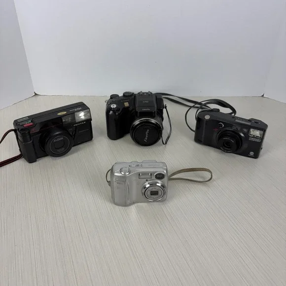 Lot Of 4 Cameras For PARTS OR REPAIR ONLY (Read Description)