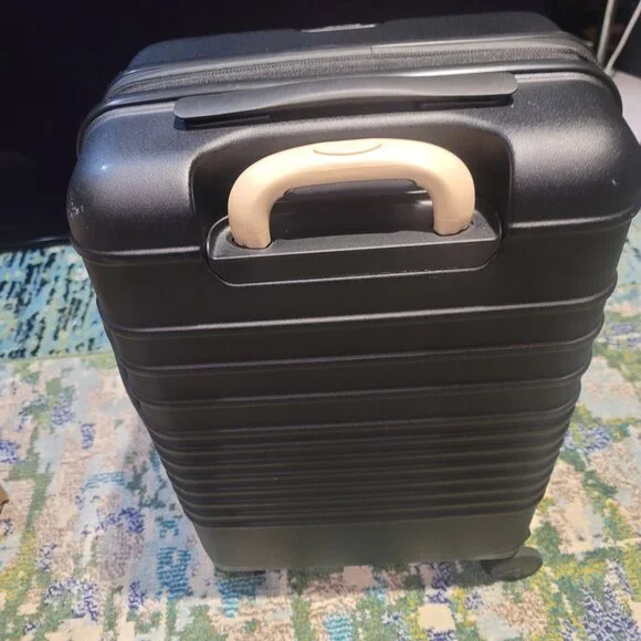 BEIS The Carry-On Roller Suitcase 22
