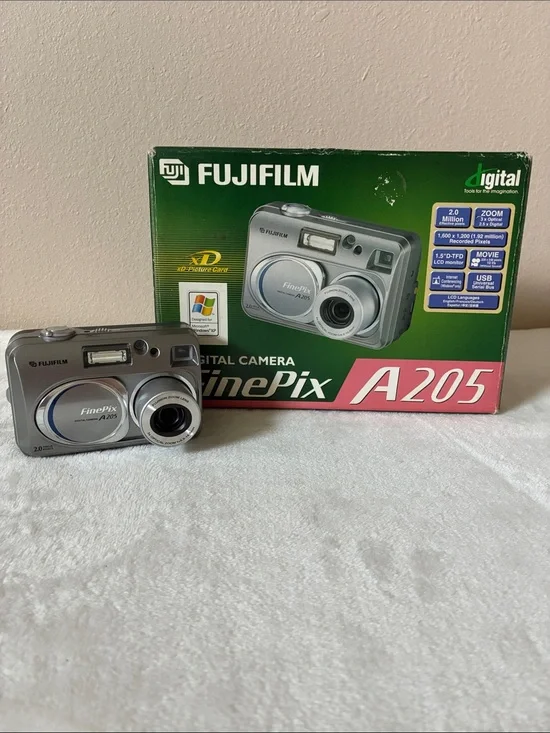 Vintage Fujifilm FinePix A205 Digital Camera w Box Charging Cable Works no Card