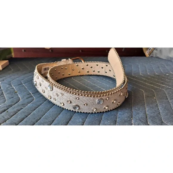 Kohls Womens White Sparkly Belt Size‎ Large