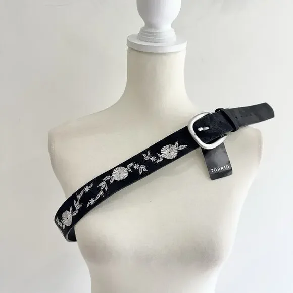 New Torrid 1X Black Floral Embroidered Belt