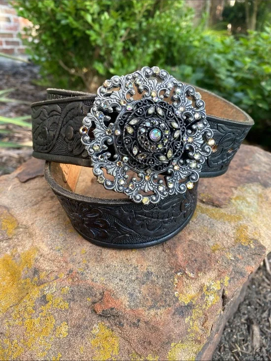 Beth Frank Tooled Black Leather Belt with round filigree ornate buckle 1/400