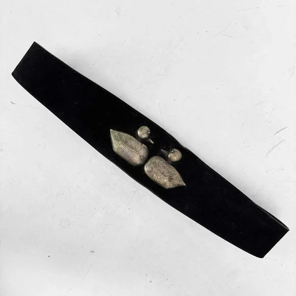 VTG Black Suede Wide Waist Belt Silver Tone Double Duck Motif Womens S