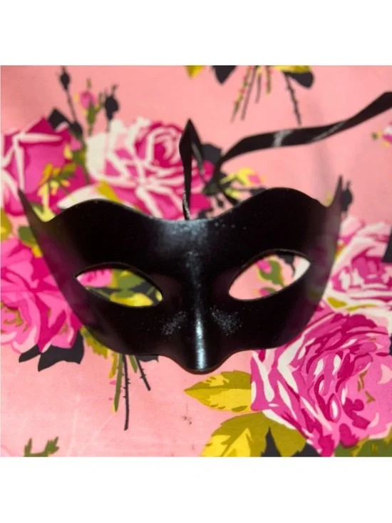 Black Venetian Eye Mask - Sleek Party Mask
