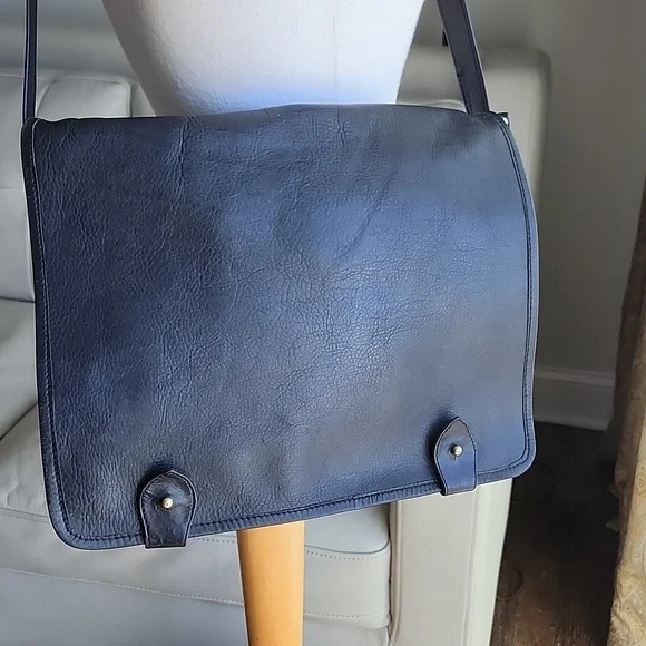 Vintage Unbranded Good Condition Black Leather Shoulder Messenger Bag, $49