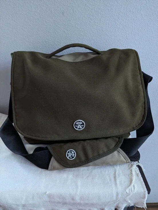 Crumpler 7 Million Dollar Messenger Sling 13L - Rifle Green