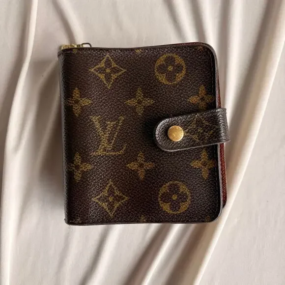 Louis Vuitton Monogram Snap Closure Bifold Wallet - Zip Coin Pocket