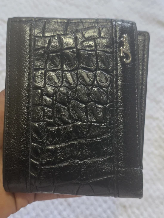 Men's Black Croc-Embossed Leather Wallet - Classic Bi-Fold