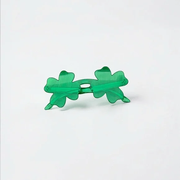 St. Pattys day 4 leaf clover green shades