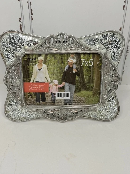 Silver Mirrored Ornate 7x5 Photo Frame
