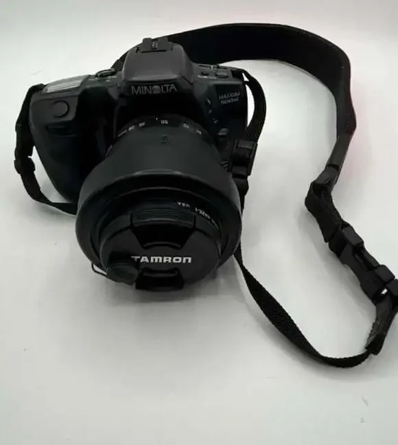 Minolta Maxxum 500si 35mm SLR Film Camera with Tamron 28-80mm Lens