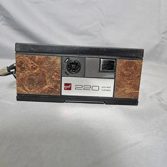 Vintage GAF 220 Pocket Camera • 1970s Instant Load 110 Film • Woodgrain Design •