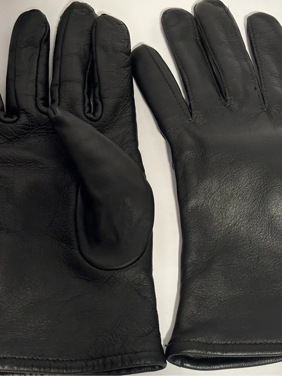 Women's Black Leather Gloves - Sleek Winter Accessory size 5