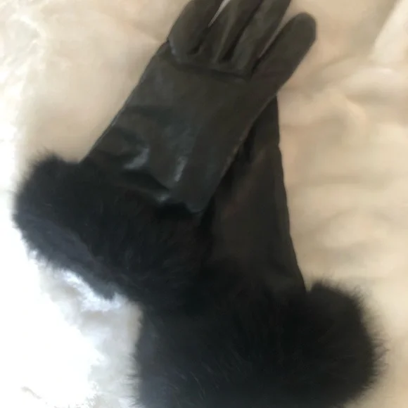 Black Leather Gloves with faux Fur Cuff - Women's Winter Accessory