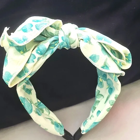 NWOT Green & Ivory Floral Bow Headband