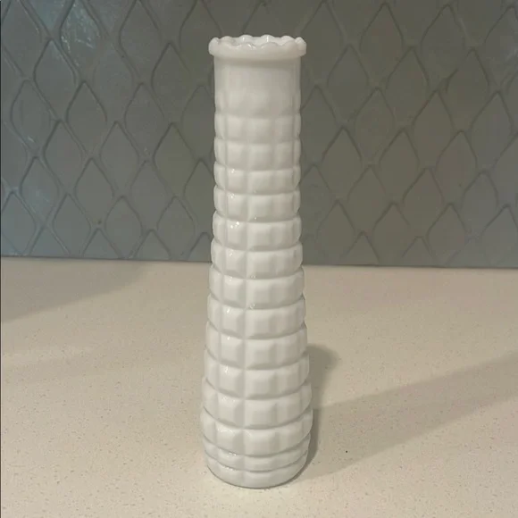 Elegant White Vase with Textured Accents and Scalloped Rim