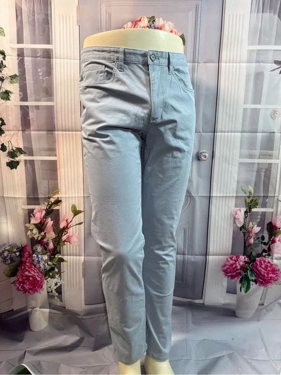 1065-Calvin Klein Men's Slim Straight Jeans in Light Gray