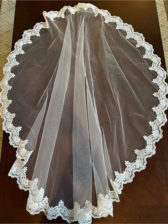 Lucky Collections 44” Mantilla Bridal Veil, NEW w/tags