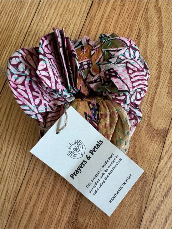 Kantha scrunchie NWT
