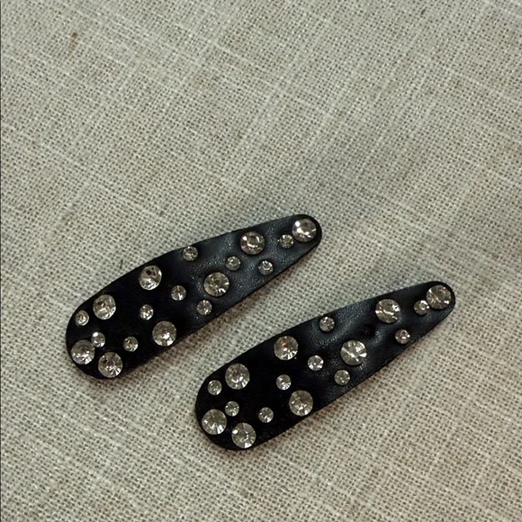 Kitsch Black‎ Crystal Hair Clips