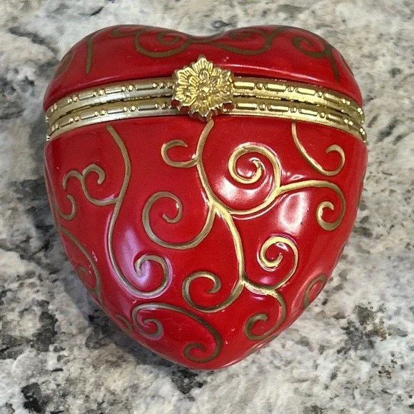 Red Porcelain w/ Gold‎ Heart Shaped Hinged Pill/Ring/Trinket Box Valentines 1999