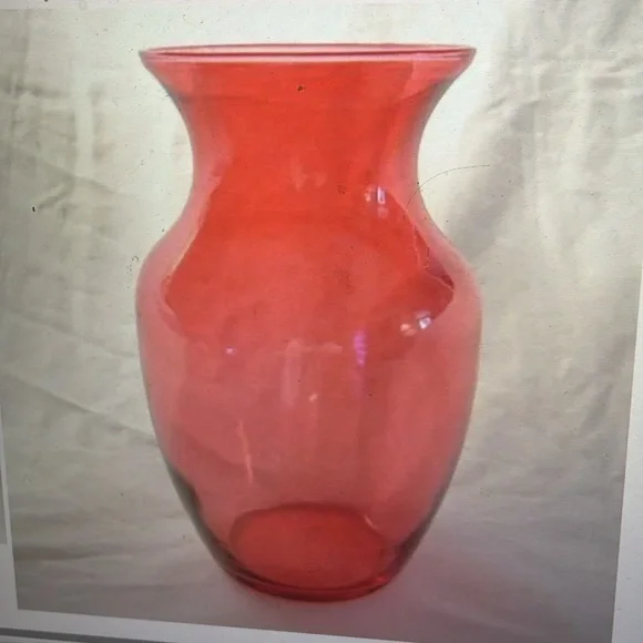 RED BULBOUS GLASS VASE 8