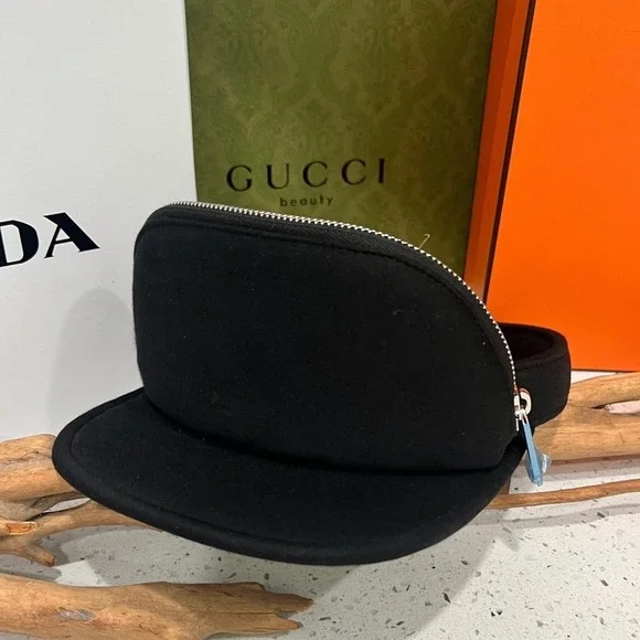 NWT Burberry Detachable Zip Pocket Black‎ Visor Hat