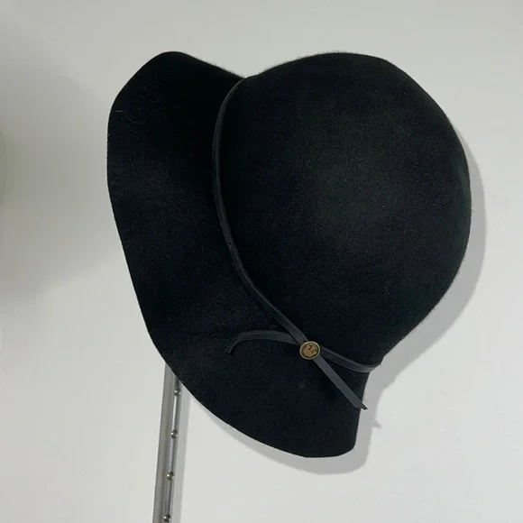 🔹 Goorin Bros Felted Wool Hat