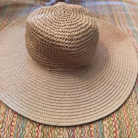 Cappelli Straworld Classic Beige Wide-Brim Hat Paper Braid Safari