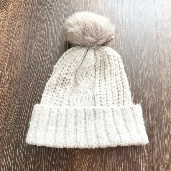 American Eagle Cable Knit Pom‎ Beanie