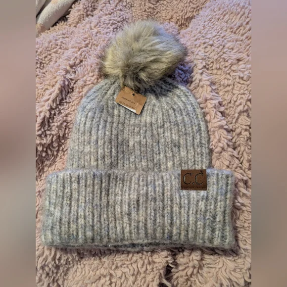 Winter Essential Ribbed Soft Gray Knit Beanie with Fur Pom-Pom