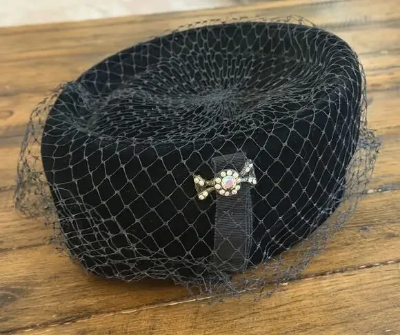Vintage 1960’s Pillbox Hat with Black Netting Jacqueline Kennedy 3768/15