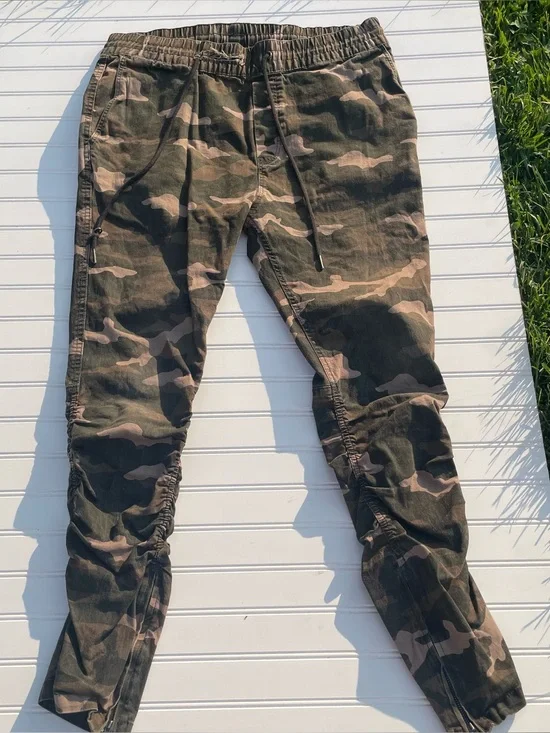 H&M Divided Men’s Camo Jogger Pants Size 36 Drawstring Cargo Style