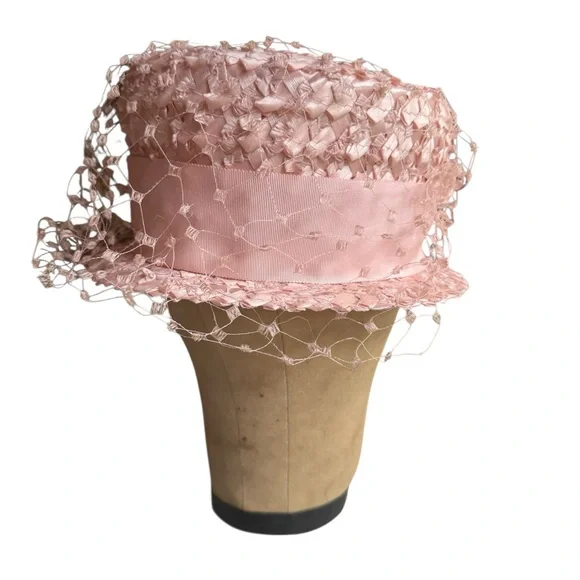 1960s Marshall Field & Company Pale Pink Straw w/Netting Over Front‎ Cloche Hat