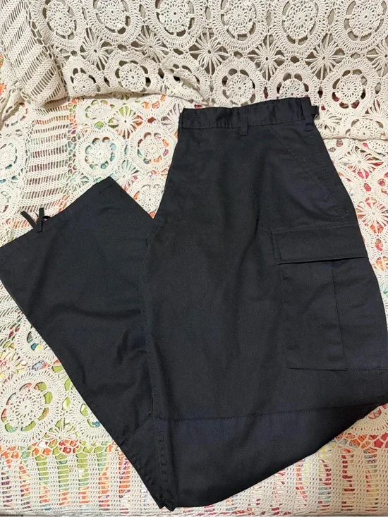 Men's Black Cargo Pants with Utility Pockets - Classic Workwear