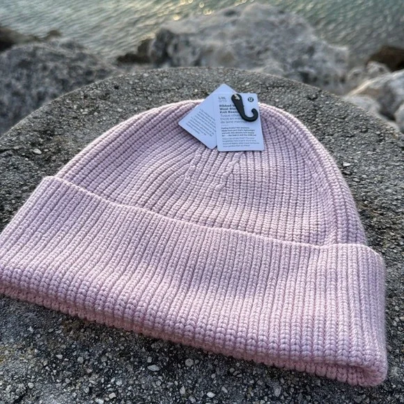 Lululemon Womens Ribbed Merino Wool-Blend Knit BEANIE HAT Pink Peony NWT‎ L/XL