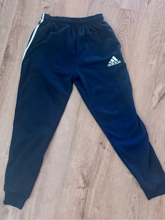 NWT: Men’s Adidas Joggers