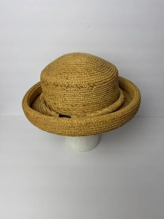Hat 100% Raffia    22 1/4