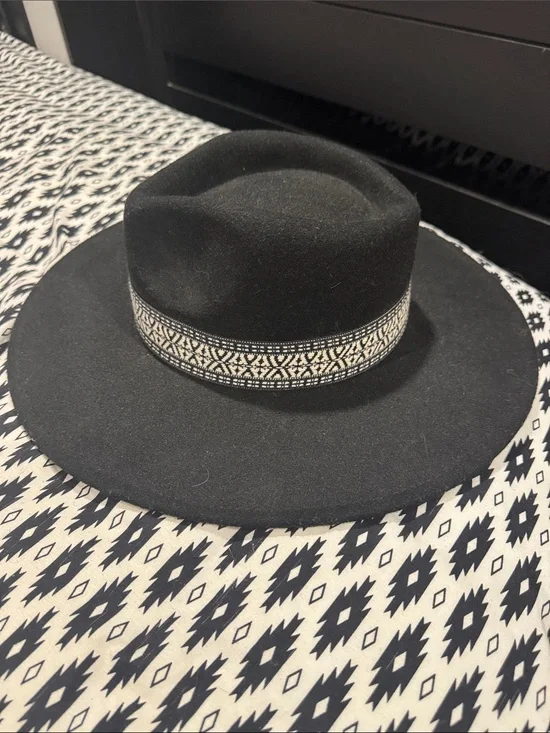 Black Wide Brim Felt Hat with Patterned Band
