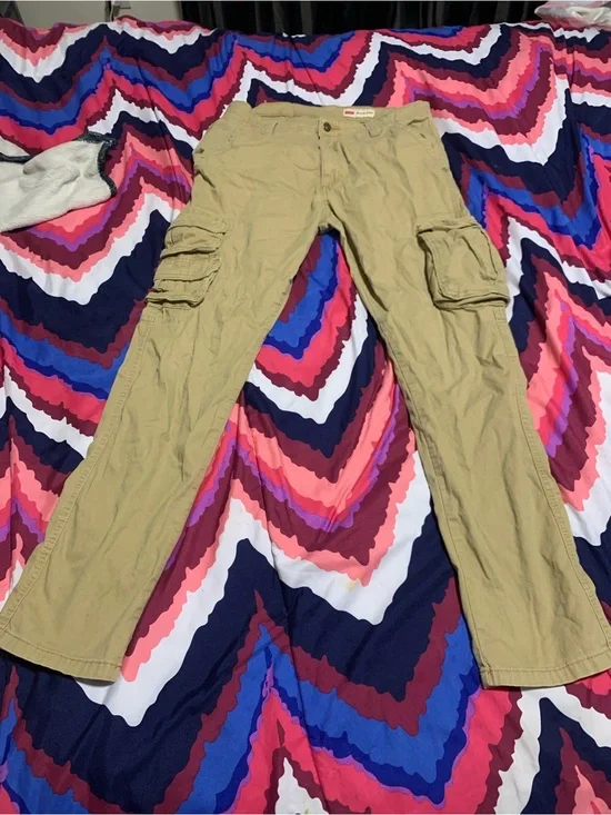 Wrangler Tan Cargo Pants with Side Pockets