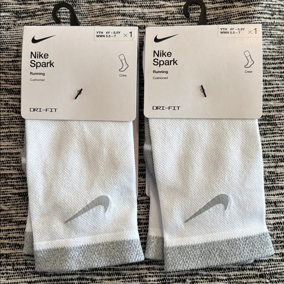 2 Nike Spark Crew Running Socks DRI-FIT Cushioned White‎ Gray size 5.5 to 7